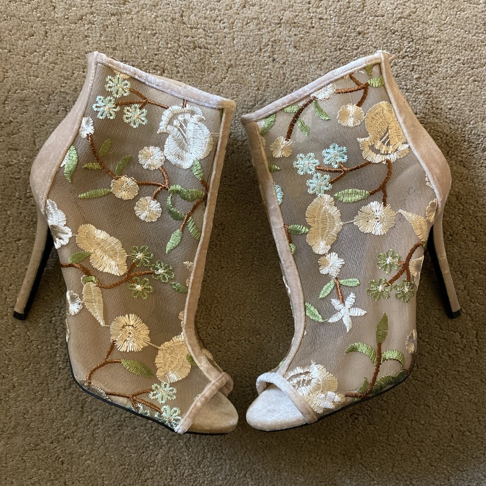 WOMEN'S PEEP TOE MESH EMBROIDERED FLORAL ZIPPERED BOOTIES SIZE 9 SEXY FLIRTY
